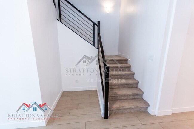 Building Photo - 15075 W McKinley St