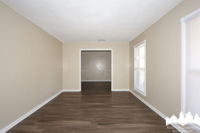 Building Photo - 5853 Fox Lair Ave