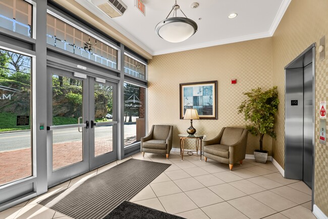 Building Photo - 35 E All Saints St