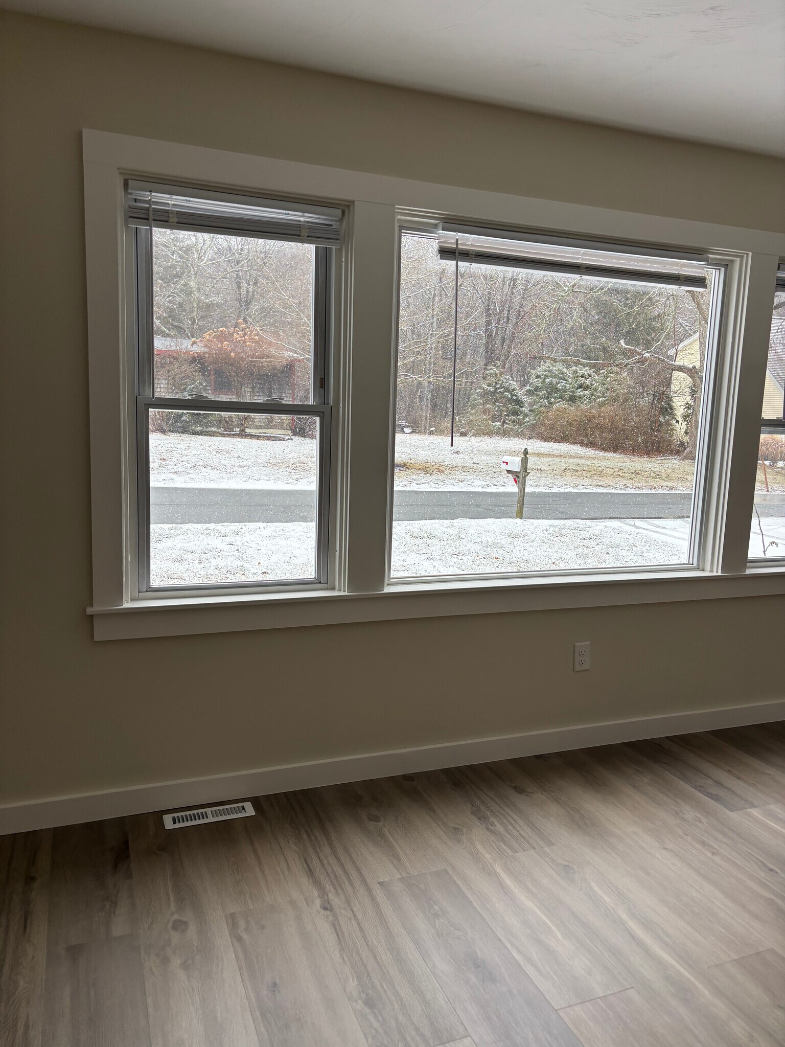 Building Photo - 13 Courtland Dr