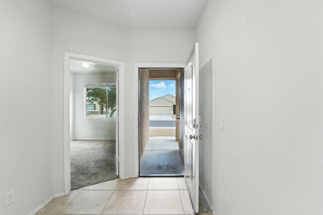 Building Photo - Rare Find! Spacious 3-Bed, 2-Bath + 3-Car ...