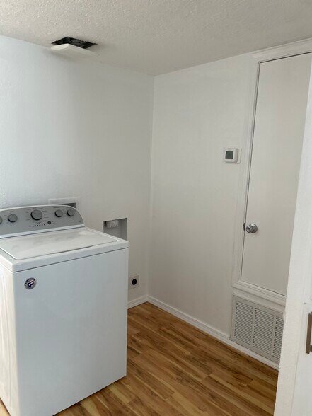 Building Photo - 2604 Muriel St NE