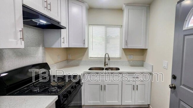 Building Photo - 508 Olive St
