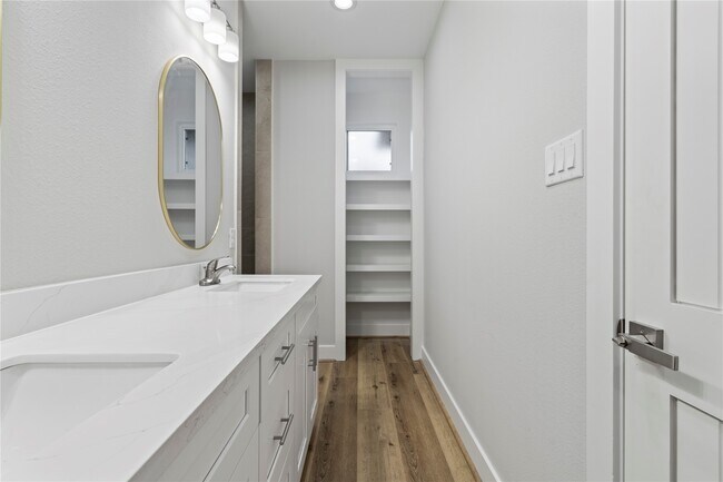 Building Photo - 404 Forest Hill Blvd