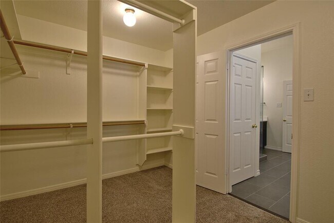 Building Photo - 2423 Falcon Dr