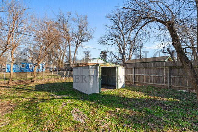 Building Photo - 224 Grover Ave