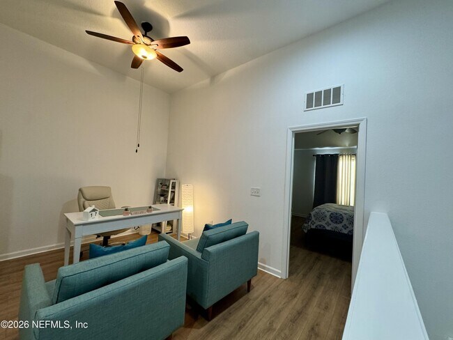 Building Photo - 6789 Roundleaf Dr