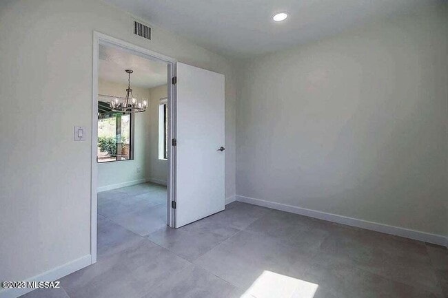 Building Photo - 4989 N Territory Ave
