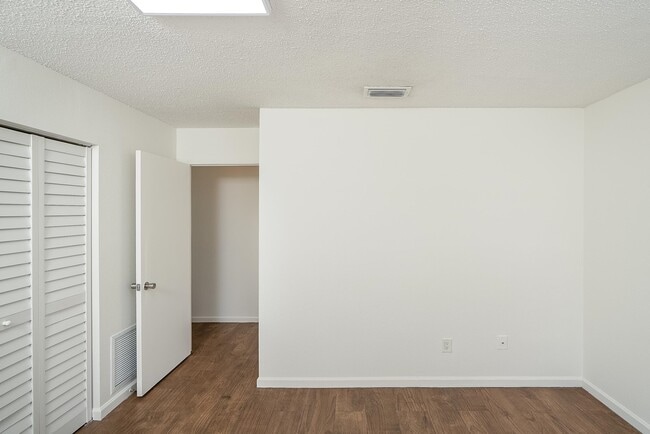 Building Photo - 1040 Dorado Dr