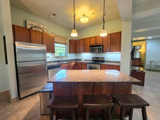 Building Photo - Ground floor 2/2 at The Enclave at Oak Hill