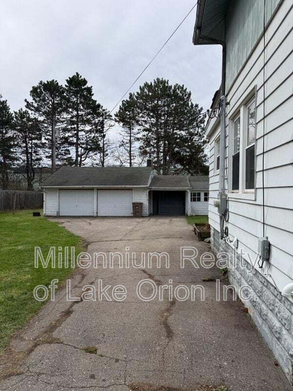 Building Photo - 30 E Beverly Ave