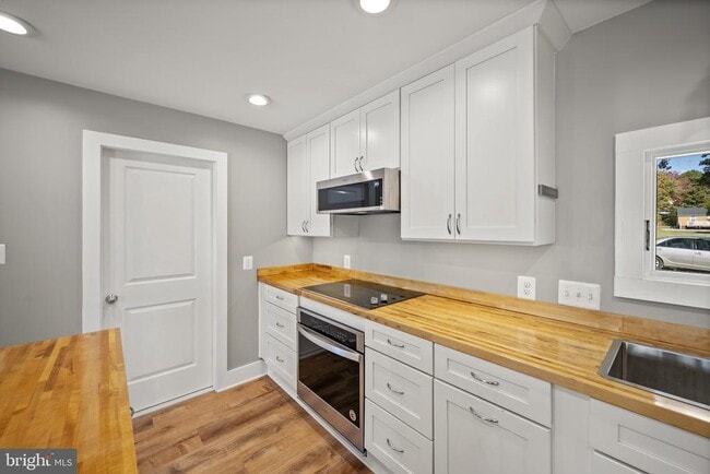 Building Photo - 11003 Bowerman Rd