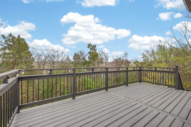 Building Photo - Beautiful 6BR Executive Brentwood Home with Pool