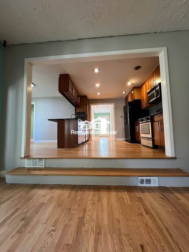 Building Photo - 1704 Belle Isle Cir NE