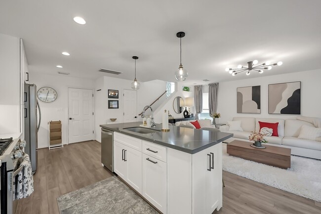 Building Photo - 246 N Walden Elms Cir