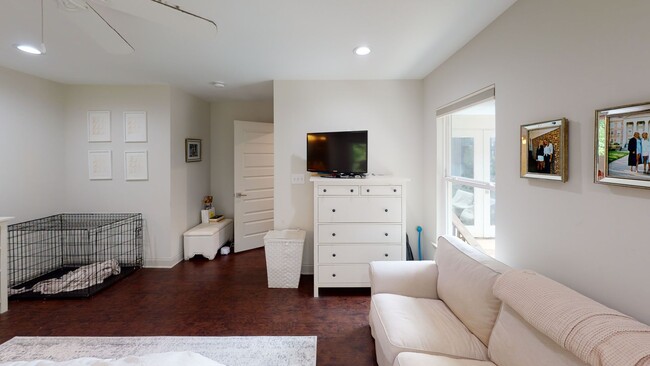 Building Photo - 1329 Mockingbird Ln
