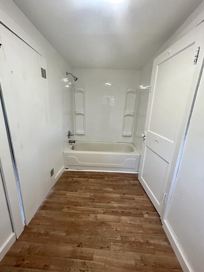 Building Photo - 1404 Callahan St