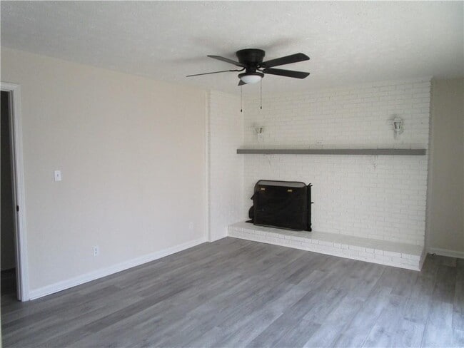 Building Photo - 3730 Newport Dr