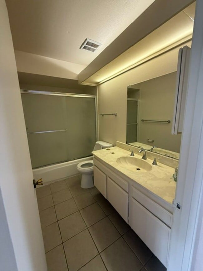 Building Photo - Beautiful 2 Bedroom and 2.5 Bathroom Condo $1,775.00
