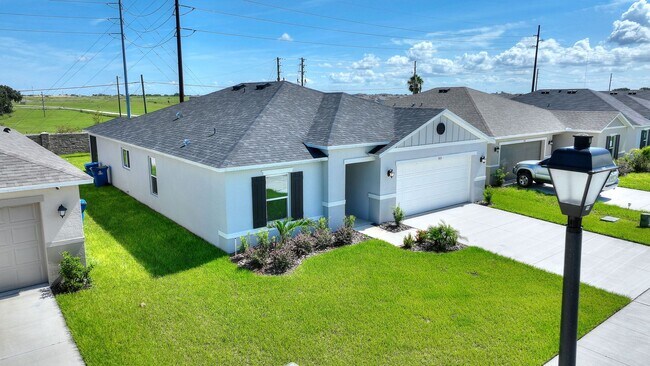 Building Photo - Beautiful Newer Build! Pet-Friendly 4-Bedr...