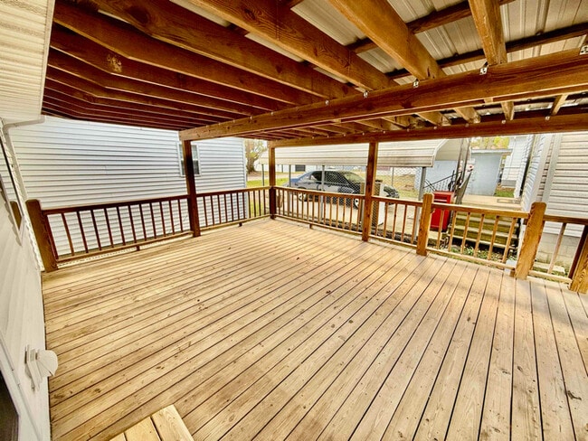 Building Photo - 73 Dan St