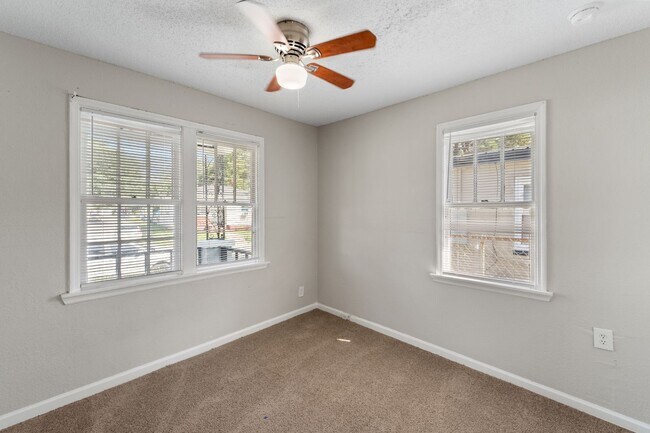 Building Photo - Bright & Stylish 3-Bedroom Home Near Downtown Savannah