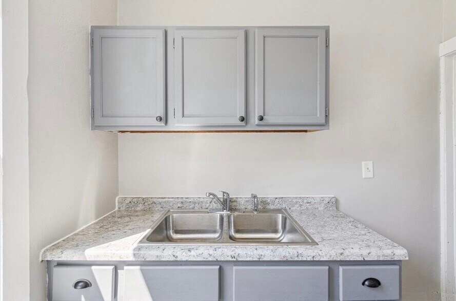 Building Photo - 1115 Laurel Ave