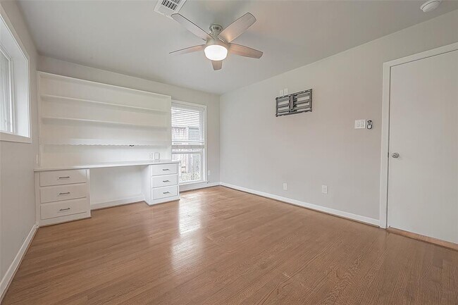 Building Photo - 5238 Beechnut St