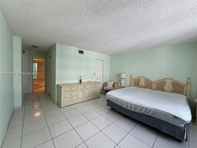 Building Photo - 1865 S Ocean Dr
