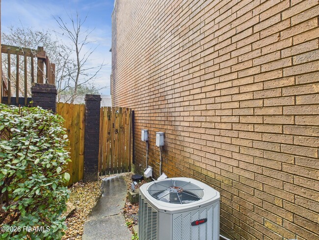 Building Photo - 113 Shekel Dr