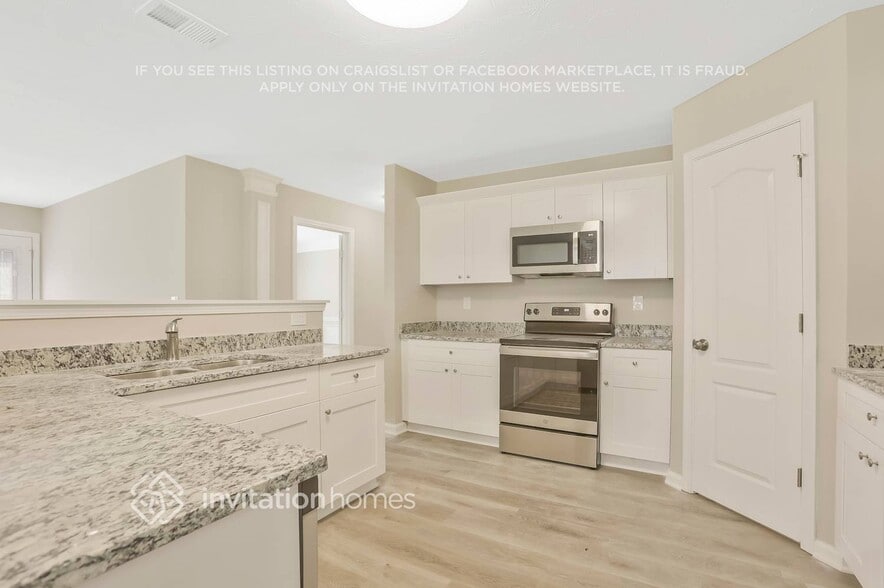 Building Photo - 6890 Smoke Ridge Dr
