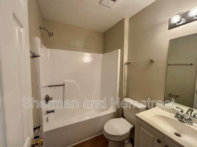 Building Photo - 104 Commons Dr