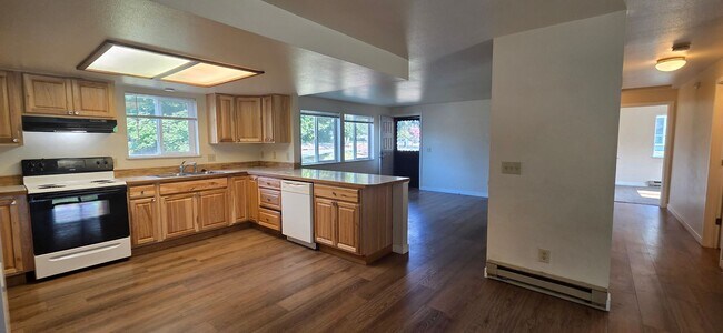 Building Photo - 9656 N Hillview Dr
