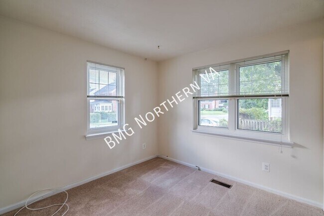 Building Photo - 2300 N Buchanan St