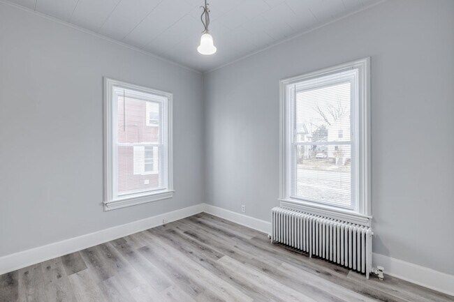 Building Photo - Park/5th Duplex