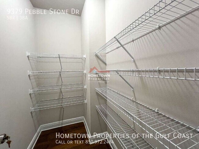 Building Photo - 9379 Pebble Stone Dr