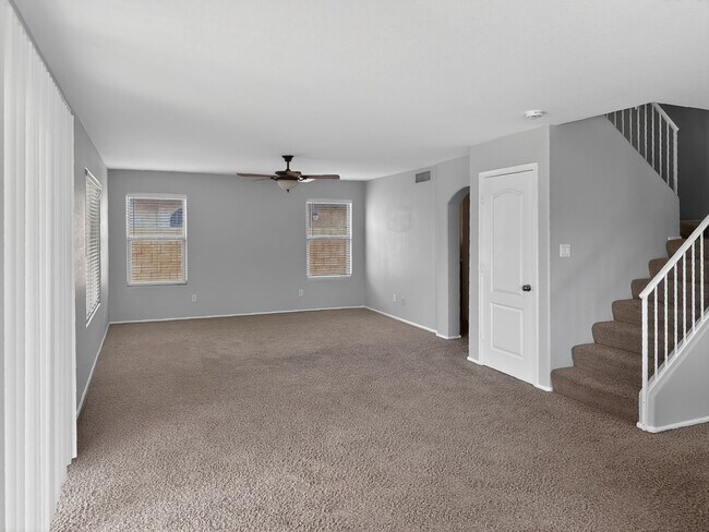 Building Photo - Beautifu;l 4Bed/2.5Bath, Private Pool Home!