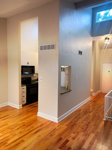 Building Photo - 663 Hiddenwood Ct