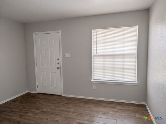 Building Photo - 2704 Edgefield St