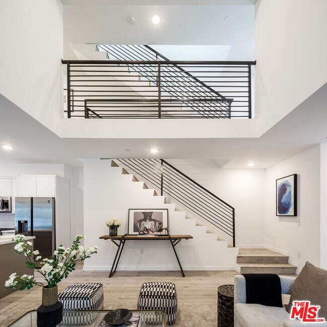 Building Photo - 846 N Alta Vista Blvd