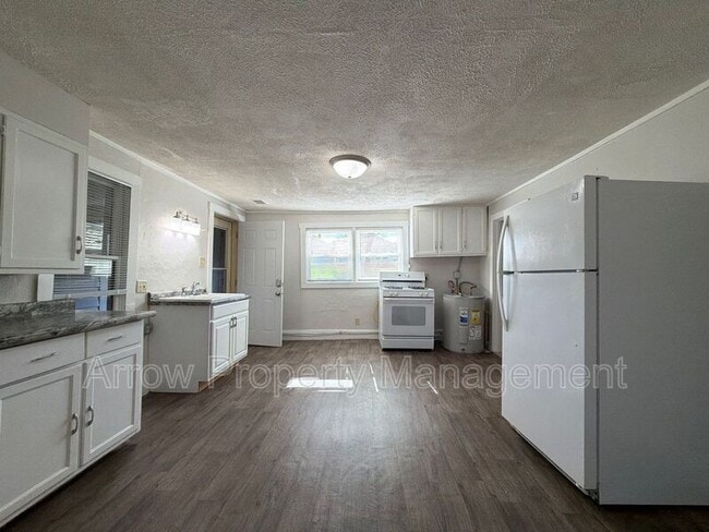 Building Photo - 625 3rd St