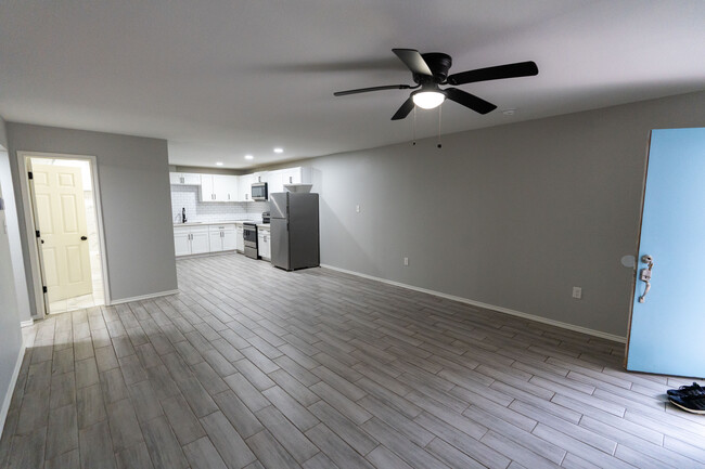 Huge Living Room Area - 9711 Linkmeadow Ln