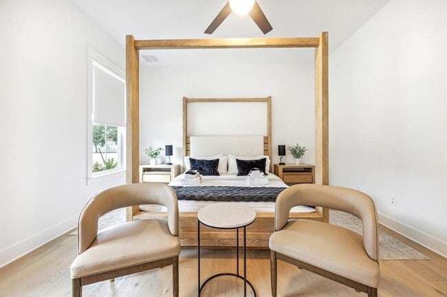 Building Photo - 1034 Grant Wood Ave