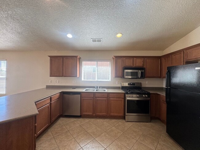 Building Photo - 3 bed 2 bath home in Huning Ranch