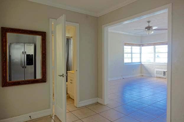 Building Photo - 2444 Flamingo Pl