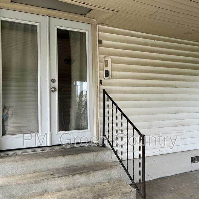 Building Photo - 4547 E Young Ct