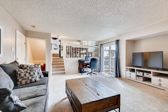 Building Photo - GREAT LOCATION! New LVP and Carpet - WON'T LAST LONG!