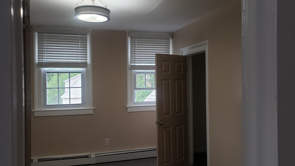 Building Photo - 19 Mahl Ave