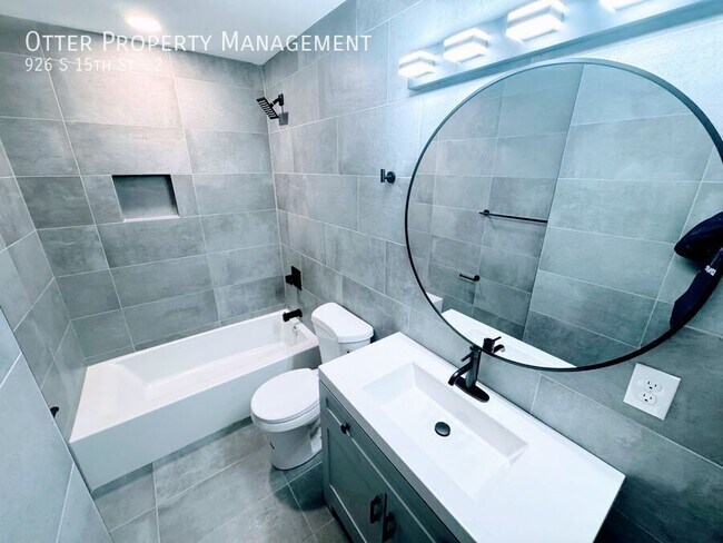 Building Photo - 926 S 15th St