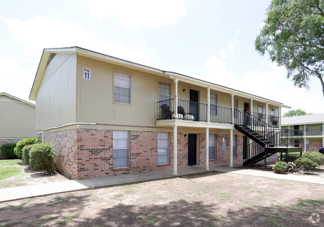 Building Photo - Southern Oaks Apartments